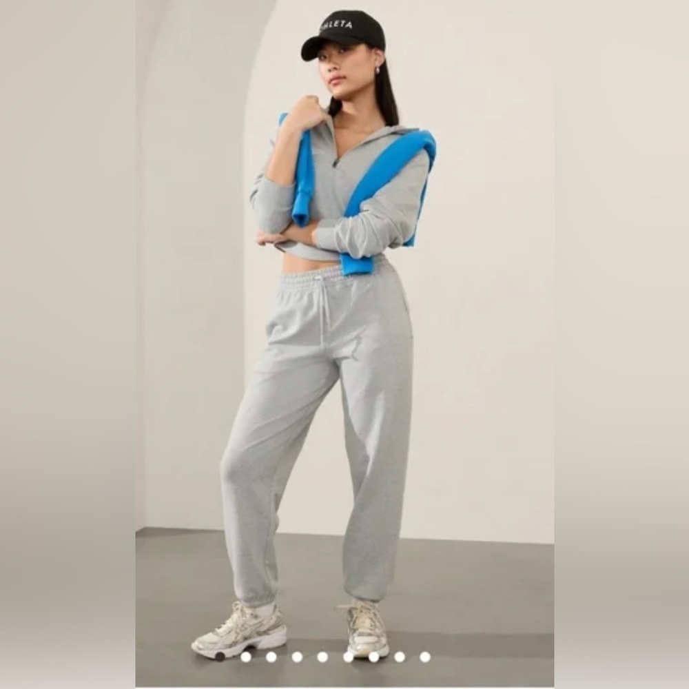 NWT Athleta Easy Fleece Grey Heather Jogger Size XS/T.